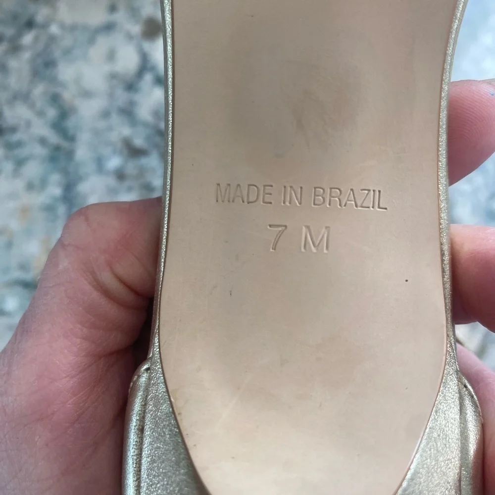 ✨ Lilly Pulitzer Gold Metallic Ankle Strap Heels – Size 7M – Made in Brazil